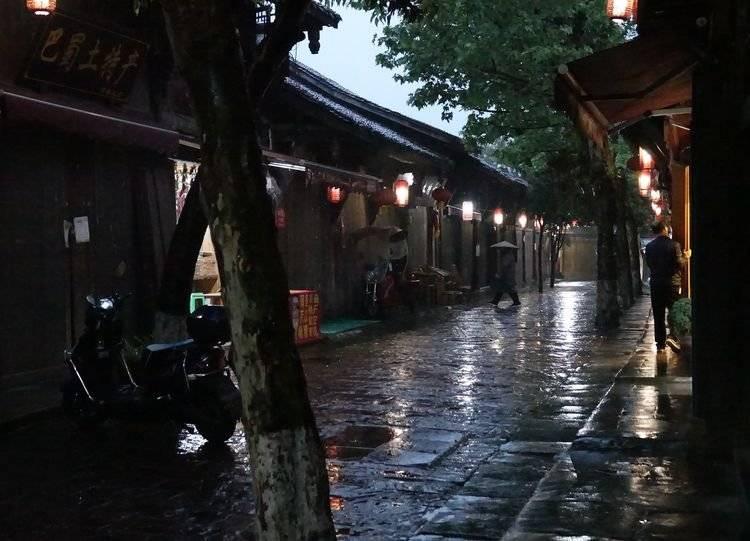 广东队在选择成绩和新老交替两条路上,错误地选择了既要又要